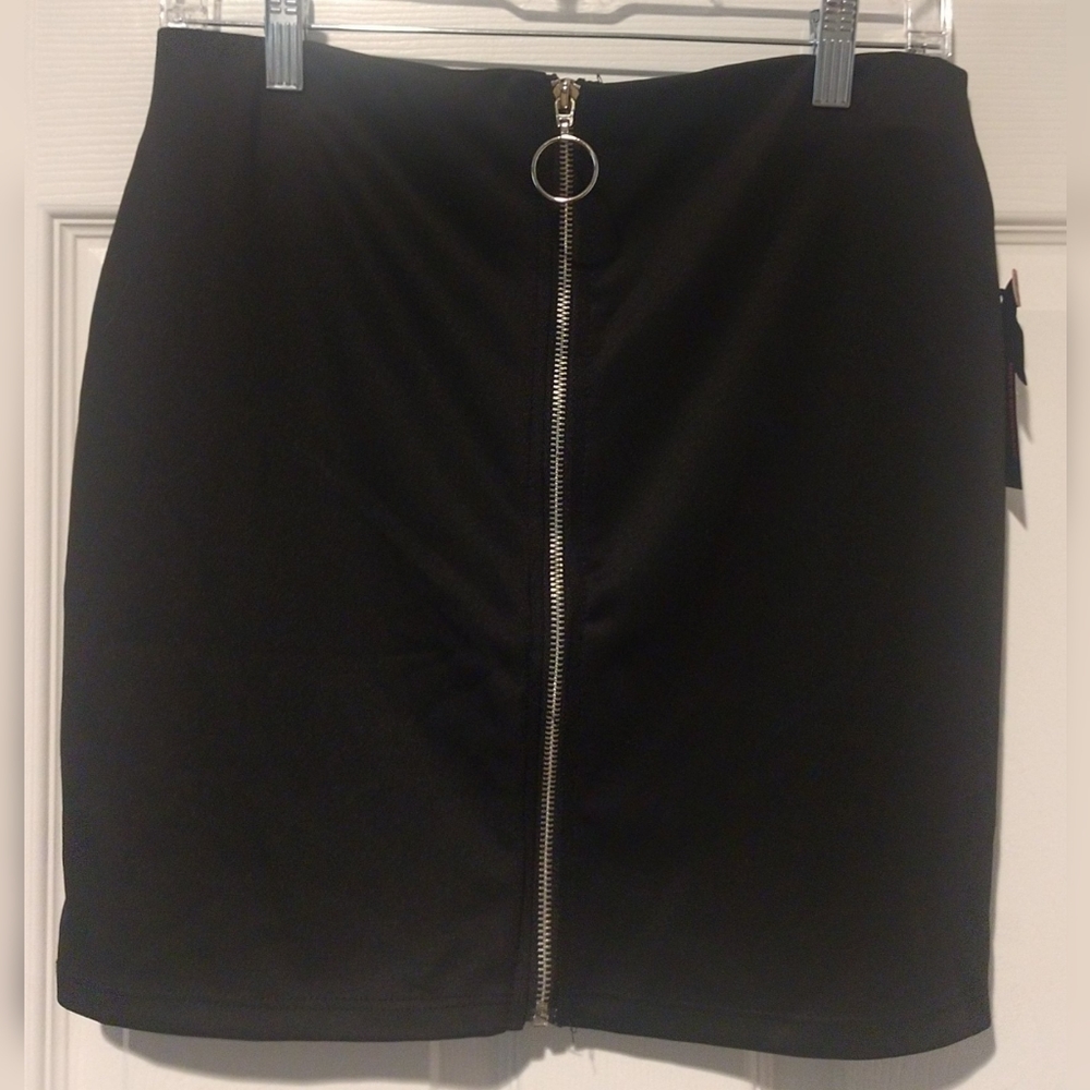 NWT! SILHOUETTE NYC (Skirt)